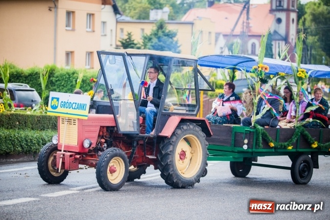 Zdjęcie w galerii na portalu naszraciborz.pl: Dożynki 2015 - barwny korowód w Krowiarkach wiadomości z regionu