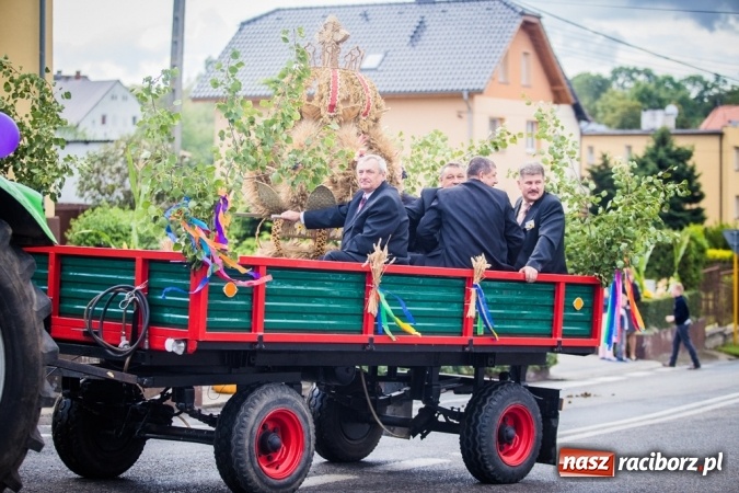 Zdjęcie w galerii na portalu naszraciborz.pl: Dożynki 2015 - barwny korowód w Krowiarkach wiadomości z regionu