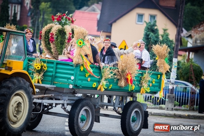 Zdjęcie w galerii na portalu naszraciborz.pl: Dożynki 2015 - barwny korowód w Krowiarkach wiadomości z regionu