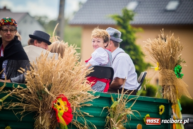 Zdjęcie w galerii na portalu naszraciborz.pl: Dożynki 2015 - barwny korowód w Krowiarkach wiadomości z regionu