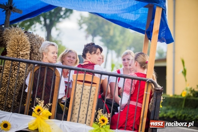 Zdjęcie w galerii na portalu naszraciborz.pl: Dożynki 2015 - barwny korowód w Krowiarkach wiadomości z regionu