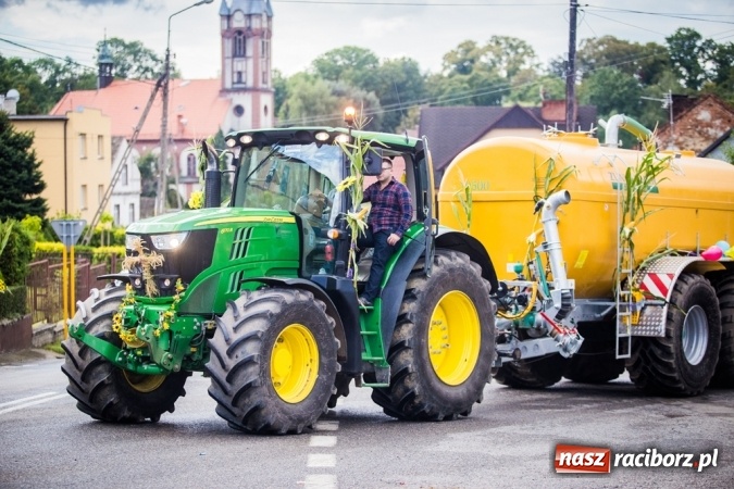 Zdjęcie w galerii na portalu naszraciborz.pl: Dożynki 2015 - barwny korowód w Krowiarkach wiadomości z regionu