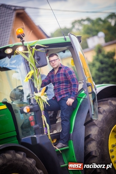 Zdjęcie w galerii na portalu naszraciborz.pl: Dożynki 2015 - barwny korowód w Krowiarkach wiadomości z regionu