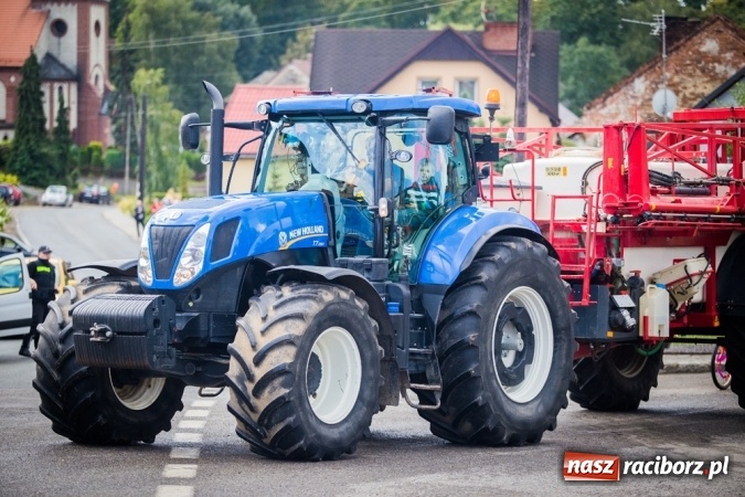 Zdjęcie w galerii na portalu naszraciborz.pl: Dożynki 2015 - barwny korowód w Krowiarkach wiadomości z regionu
