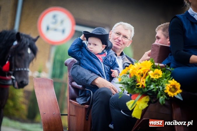 Zdjęcie w galerii na portalu naszraciborz.pl: Dożynki 2015 - barwny korowód w Krowiarkach wiadomości z regionu