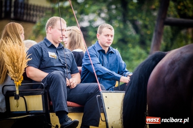 Zdjęcie w galerii na portalu naszraciborz.pl: Dożynki 2015 - barwny korowód w Krowiarkach wiadomości z regionu