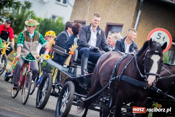 Zdjęcie w galerii na portalu naszraciborz.pl: Dożynki 2015 - barwny korowód w Krowiarkach wiadomości z regionu