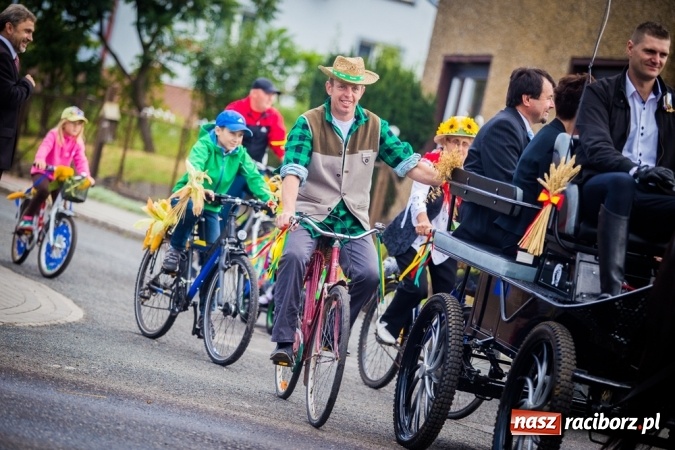 Zdjęcie w galerii na portalu naszraciborz.pl: Dożynki 2015 - barwny korowód w Krowiarkach wiadomości z regionu