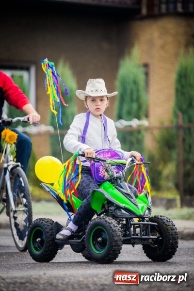 Zdjęcie w galerii na portalu naszraciborz.pl: Dożynki 2015 - barwny korowód w Krowiarkach wiadomości z regionu