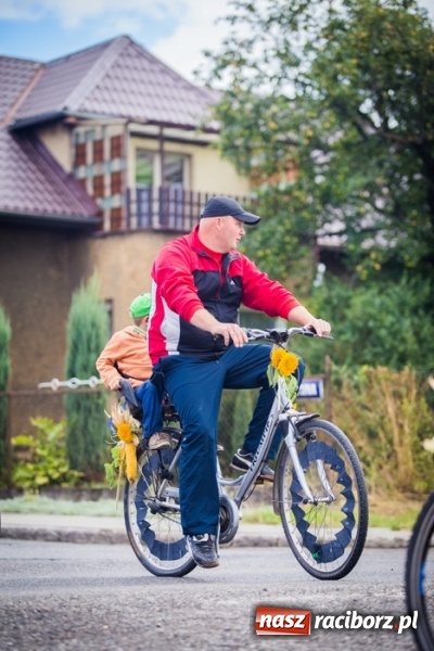 Zdjęcie w galerii na portalu naszraciborz.pl: Dożynki 2015 - barwny korowód w Krowiarkach wiadomości z regionu