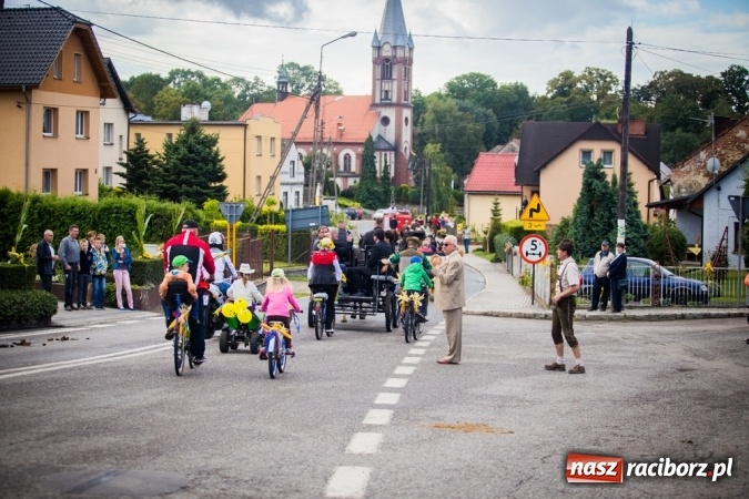 Zdjęcie w galerii na portalu naszraciborz.pl: Dożynki 2015 - barwny korowód w Krowiarkach wiadomości z regionu