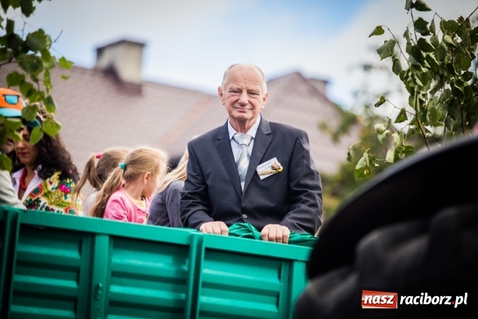 Zdjęcie w galerii na portalu naszraciborz.pl: Dożynki 2015 - barwny korowód w Krowiarkach wiadomości z regionu