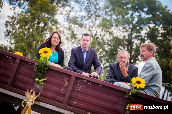 Zdjęcie w galerii na portalu naszraciborz.pl: Dożynki 2015 - barwny korowód w Krowiarkach wiadomości z regionu