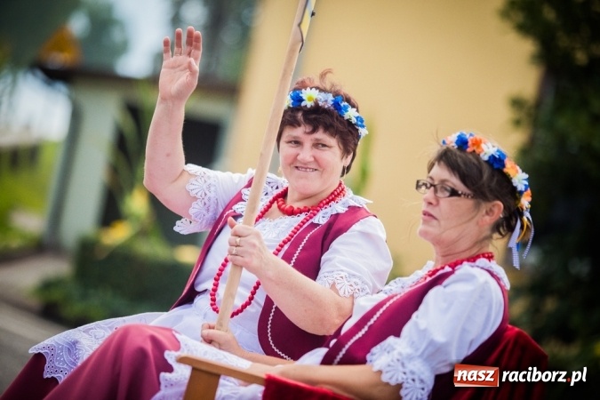 Zdjęcie w galerii na portalu naszraciborz.pl: Dożynki 2015 - barwny korowód w Krowiarkach wiadomości z regionu