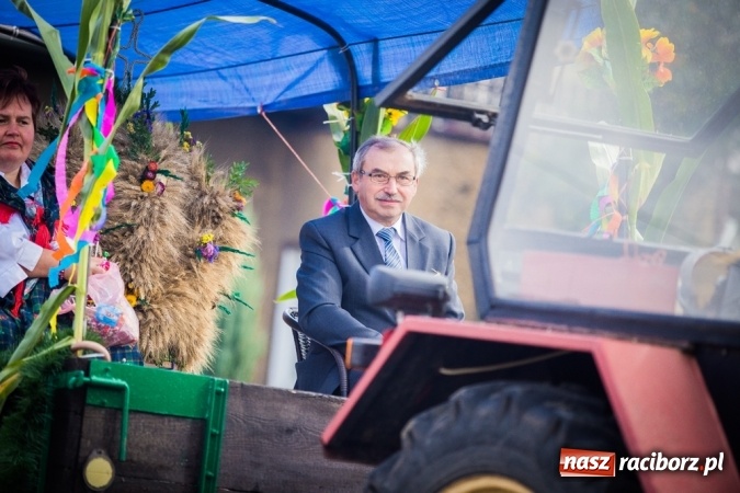 Zdjęcie w galerii na portalu naszraciborz.pl: Dożynki 2015 - barwny korowód w Krowiarkach wiadomości z regionu
