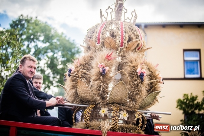 Zdjęcie w galerii na portalu naszraciborz.pl: Dożynki 2015 - barwny korowód w Krowiarkach wiadomości z regionu