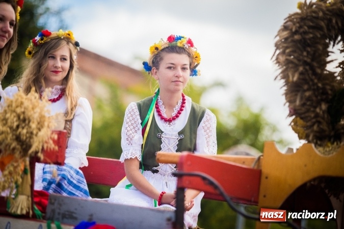 Zdjęcie w galerii na portalu naszraciborz.pl: Dożynki 2015 - barwny korowód w Krowiarkach wiadomości z regionu
