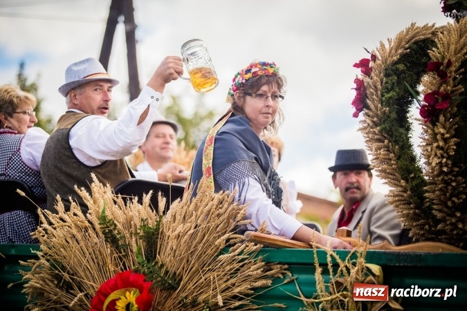 Zdjęcie w galerii na portalu naszraciborz.pl: Dożynki 2015 - barwny korowód w Krowiarkach wiadomości z regionu