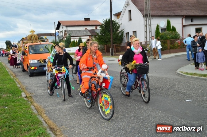 Zdjęcie w galerii na portalu naszraciborz.pl: Dożynki 2015 – rządowcy przyjechali do Bieńkowic a rolnicy wyjechali na Hawaje wiadomości z regionu