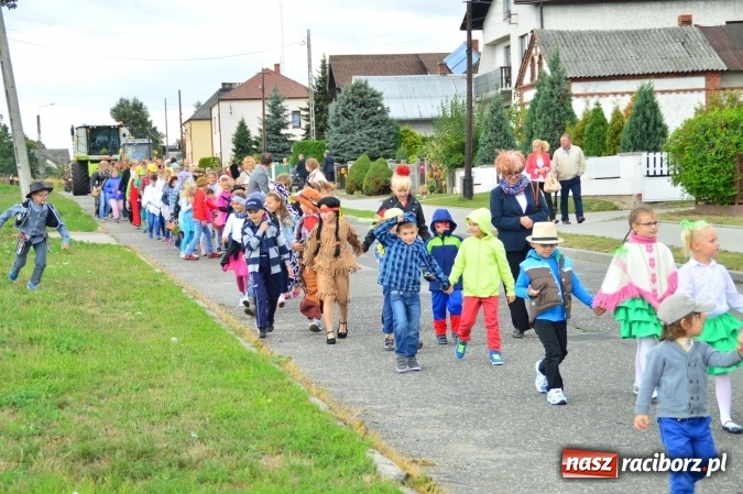 Zdjęcie w galerii na portalu naszraciborz.pl: Dożynki 2015 – rządowcy przyjechali do Bieńkowic a rolnicy wyjechali na Hawaje wiadomości z regionu