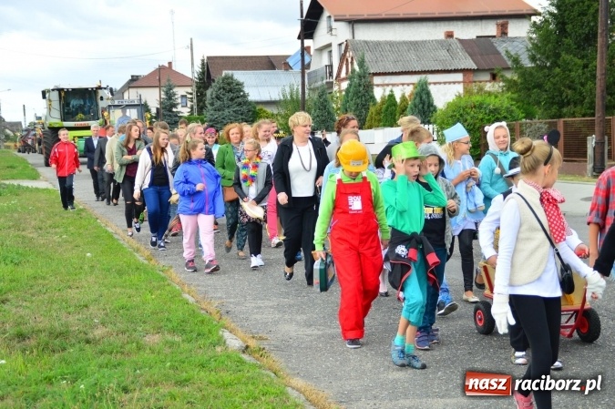 Zdjęcie w galerii na portalu naszraciborz.pl: Dożynki 2015 – rządowcy przyjechali do Bieńkowic a rolnicy wyjechali na Hawaje wiadomości z regionu