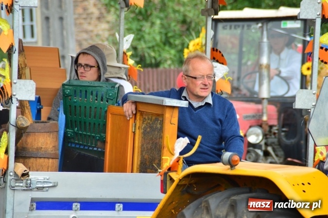 Zdjęcie w galerii na portalu naszraciborz.pl: Dożynki 2015 – rządowcy przyjechali do Bieńkowic a rolnicy wyjechali na Hawaje wiadomości z regionu