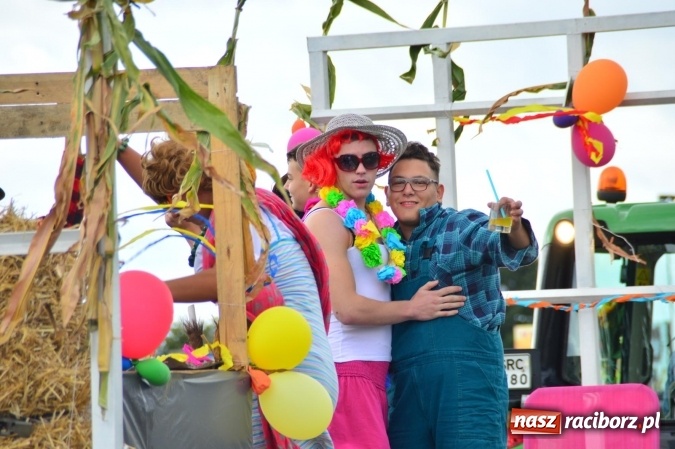 Zdjęcie w galerii na portalu naszraciborz.pl: Dożynki 2015 – rządowcy przyjechali do Bieńkowic a rolnicy wyjechali na Hawaje wiadomości z regionu