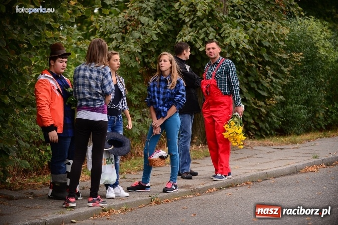 Zdjęcie w galerii na portalu naszraciborz.pl: Dożynki 2015 - krzanowicki korowód w obiektywie studia FotoPerla.eu wiadomości z regionu