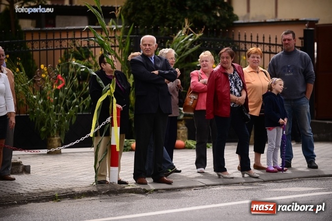 Zdjęcie w galerii na portalu naszraciborz.pl: Dożynki 2015 - krzanowicki korowód w obiektywie studia FotoPerla.eu wiadomości z regionu