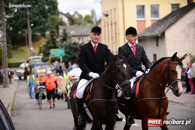 Zdjęcie w galerii na portalu naszraciborz.pl: Dożynki 2015 - krzanowicki korowód w obiektywie studia FotoPerla.eu wiadomości z regionu