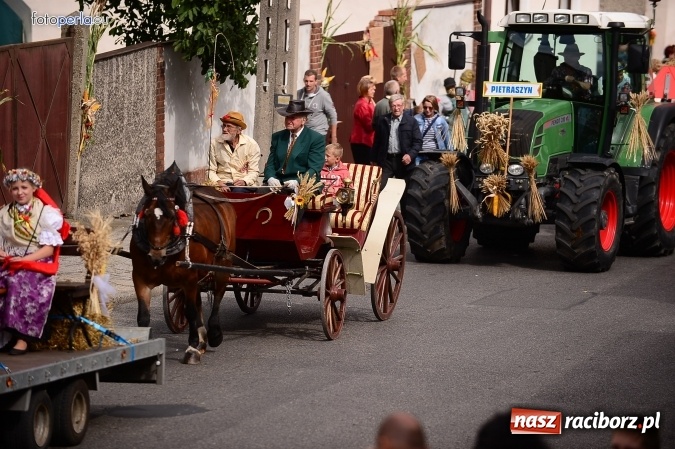 Zdjęcie w galerii na portalu naszraciborz.pl: Dożynki 2015 - krzanowicki korowód w obiektywie studia FotoPerla.eu wiadomości z regionu