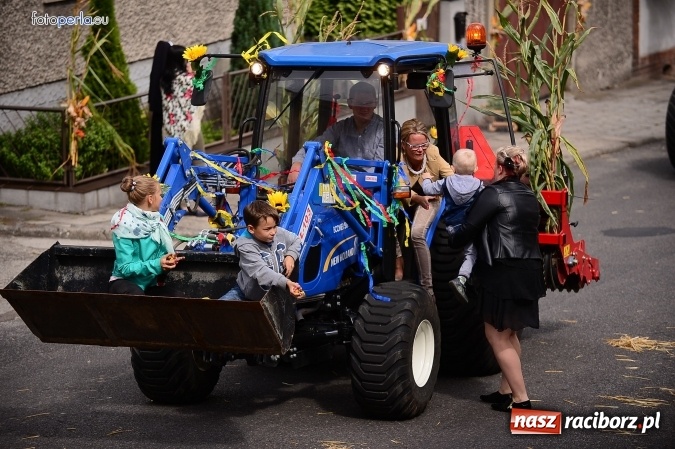 Zdjęcie w galerii na portalu naszraciborz.pl: Dożynki 2015 - krzanowicki korowód w obiektywie studia FotoPerla.eu wiadomości z regionu