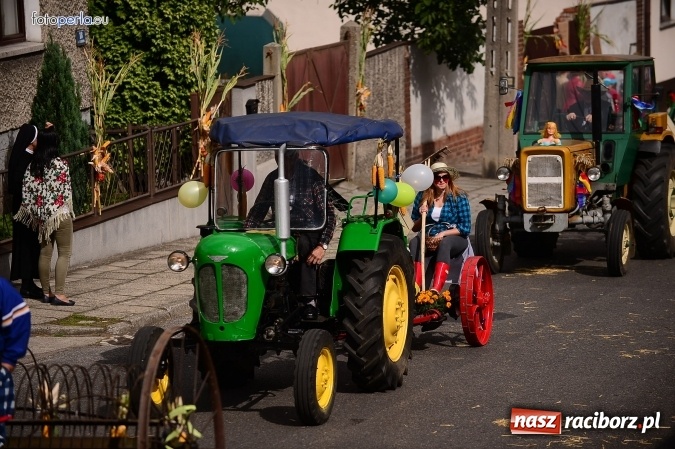 Zdjęcie w galerii na portalu naszraciborz.pl: Dożynki 2015 - krzanowicki korowód w obiektywie studia FotoPerla.eu wiadomości z regionu