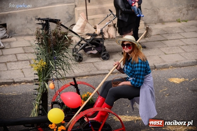 Zdjęcie w galerii na portalu naszraciborz.pl: Dożynki 2015 - krzanowicki korowód w obiektywie studia FotoPerla.eu wiadomości z regionu