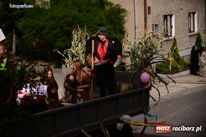 Zdjęcie w galerii na portalu naszraciborz.pl: Dożynki 2015 - krzanowicki korowód w obiektywie studia FotoPerla.eu wiadomości z regionu