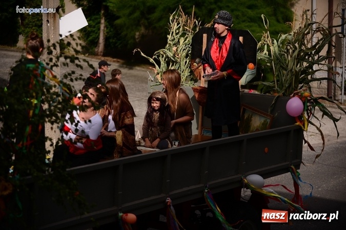 Zdjęcie w galerii na portalu naszraciborz.pl: Dożynki 2015 - krzanowicki korowód w obiektywie studia FotoPerla.eu wiadomości z regionu