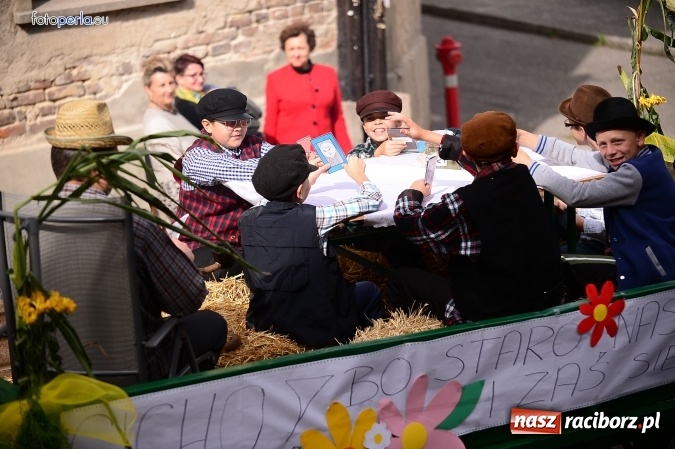 Zdjęcie w galerii na portalu naszraciborz.pl: Dożynki 2015 - krzanowicki korowód w obiektywie studia FotoPerla.eu wiadomości z regionu