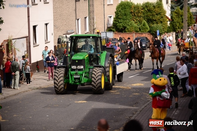 Zdjęcie w galerii na portalu naszraciborz.pl: Dożynki 2015 - krzanowicki korowód w obiektywie studia FotoPerla.eu wiadomości z regionu