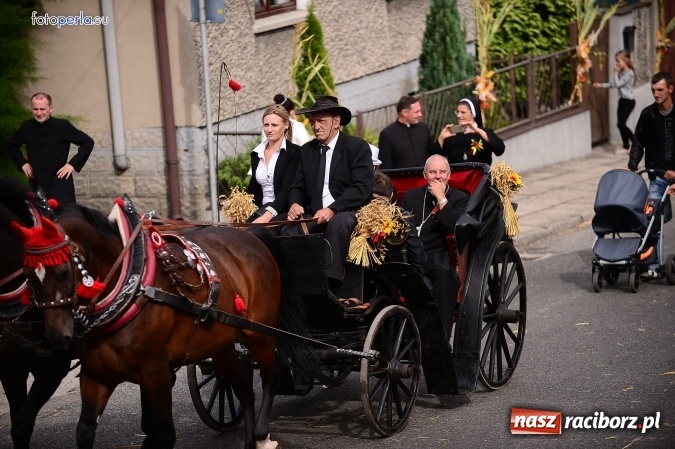 Zdjęcie w galerii na portalu naszraciborz.pl: Dożynki 2015 - krzanowicki korowód w obiektywie studia FotoPerla.eu wiadomości z regionu