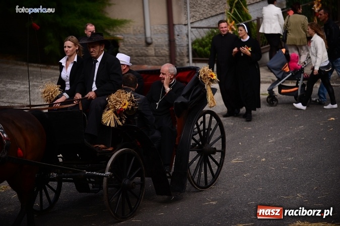 Zdjęcie w galerii na portalu naszraciborz.pl: Dożynki 2015 - krzanowicki korowód w obiektywie studia FotoPerla.eu wiadomości z regionu