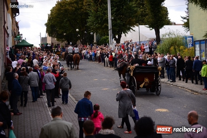 Zdjęcie w galerii na portalu naszraciborz.pl: Dożynki 2015 - krzanowicki korowód w obiektywie studia FotoPerla.eu wiadomości z regionu