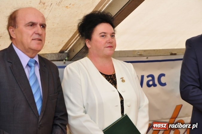 Zdjęcie w galerii na portalu naszraciborz.pl: Barwny korowód, występy i tańce – tak gminne dożynki zorganizowały Łańce wiadomości z regionu