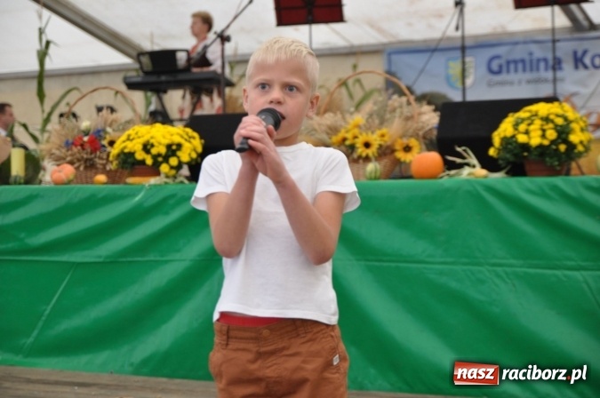 Zdjęcie w galerii na portalu naszraciborz.pl: Barwny korowód, występy i tańce – tak gminne dożynki zorganizowały Łańce wiadomości z regionu