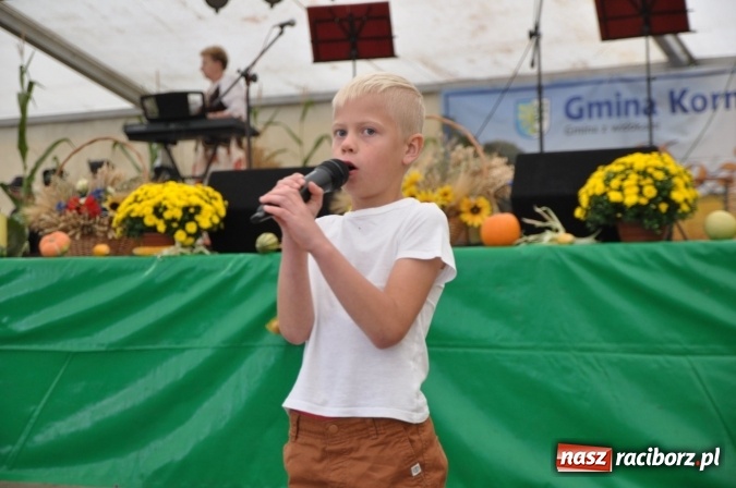 Zdjęcie w galerii na portalu naszraciborz.pl: Barwny korowód, występy i tańce – tak gminne dożynki zorganizowały Łańce wiadomości z regionu