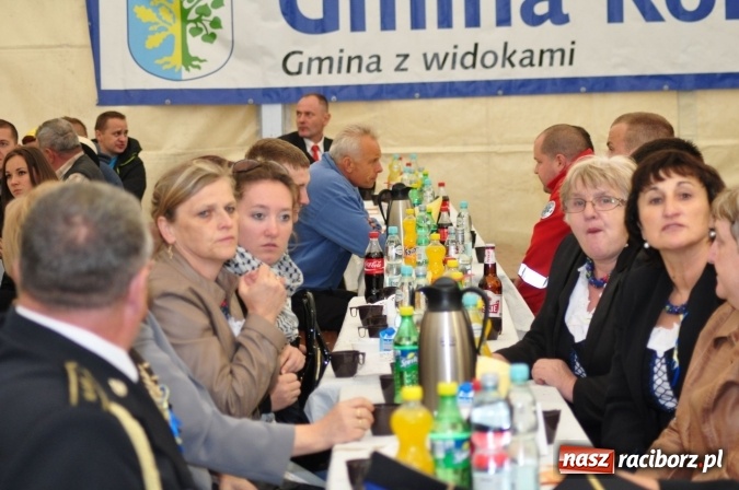 Zdjęcie w galerii na portalu naszraciborz.pl: Barwny korowód, występy i tańce – tak gminne dożynki zorganizowały Łańce wiadomości z regionu