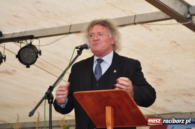 Zdjęcie w galerii na portalu naszraciborz.pl: Barwny korowód, występy i tańce – tak gminne dożynki zorganizowały Łańce wiadomości z regionu