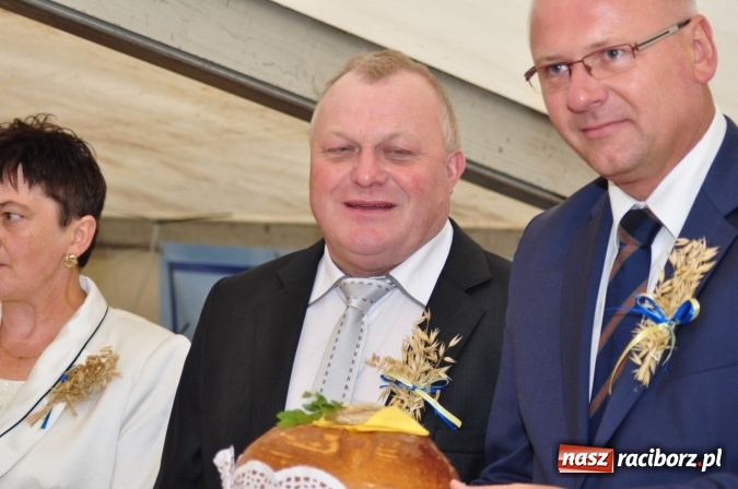 Zdjęcie w galerii na portalu naszraciborz.pl: Barwny korowód, występy i tańce – tak gminne dożynki zorganizowały Łańce wiadomości z regionu