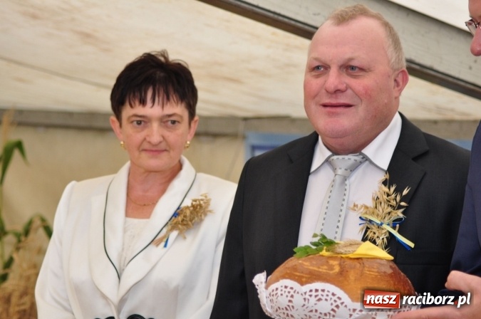 Zdjęcie w galerii na portalu naszraciborz.pl: Barwny korowód, występy i tańce – tak gminne dożynki zorganizowały Łańce wiadomości z regionu