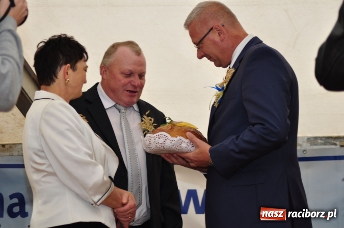 Zdjęcie w galerii na portalu naszraciborz.pl: Barwny korowód, występy i tańce – tak gminne dożynki zorganizowały Łańce wiadomości z regionu