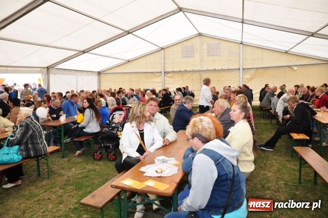 Zdjęcie w galerii na portalu naszraciborz.pl: Barwny korowód, występy i tańce – tak gminne dożynki zorganizowały Łańce wiadomości z regionu